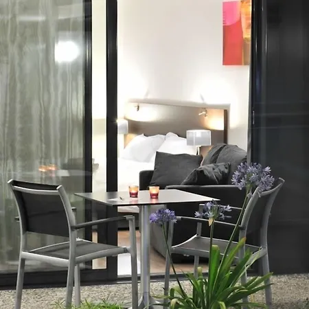 Eden Park Est, Avec Piscine Otel