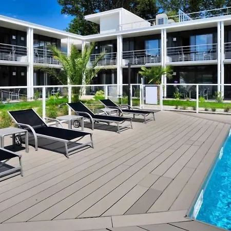 Eden Park Est, Avec Piscine 3*