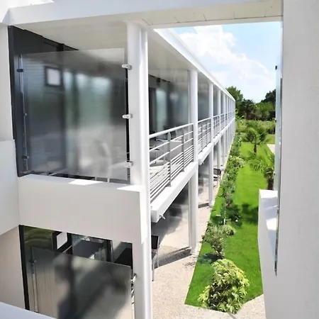 Eden Park Est, Avec Piscine Otel Pau