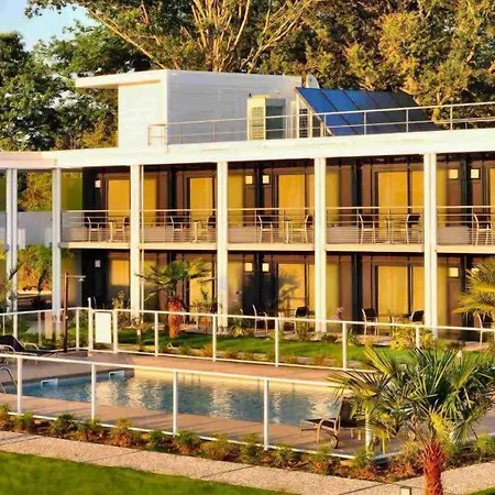 Otel Eden Park Est, Avec Piscine