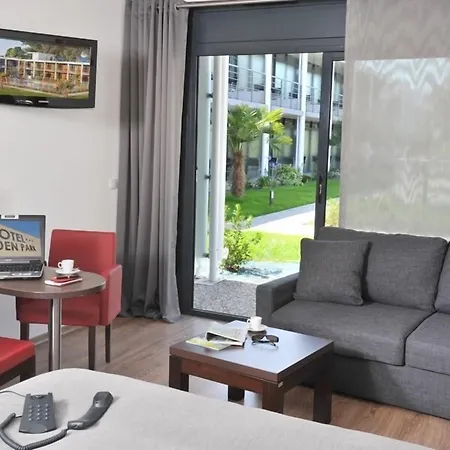 Eden Park Est, Avec Piscine 3* Pau