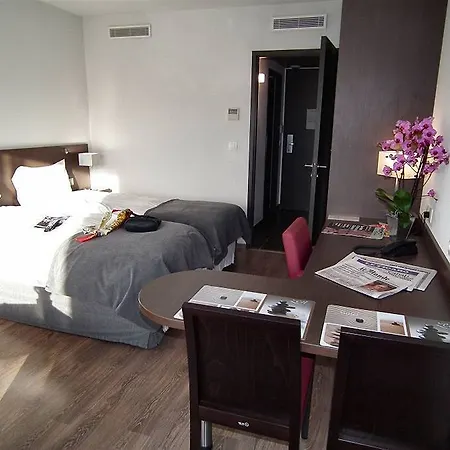 Eden Park Est, Avec Piscine 3*