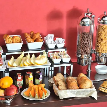 Eden Park Est, Avec Piscine Otel 3*