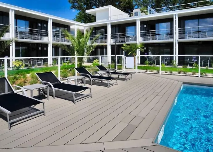 Eden Park Est, Avec Piscine 3*