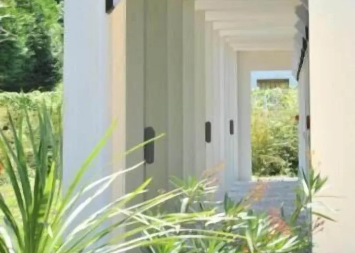 Eden Park Est, Avec Piscine Hotel