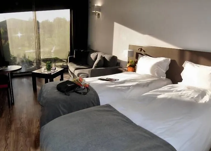 Eden Park Est, Avec Piscine Hotel