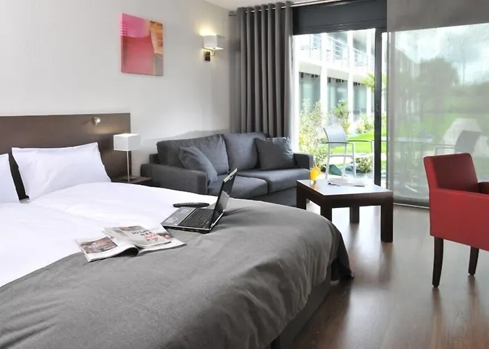 Eden Park Est, Avec Piscine Hotel 3*