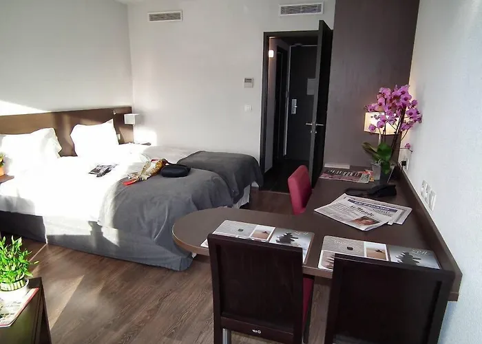 Hotel Eden Park Est, Avec Piscine