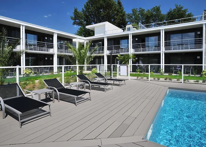 Eden Park Est, Avec Piscine 3*